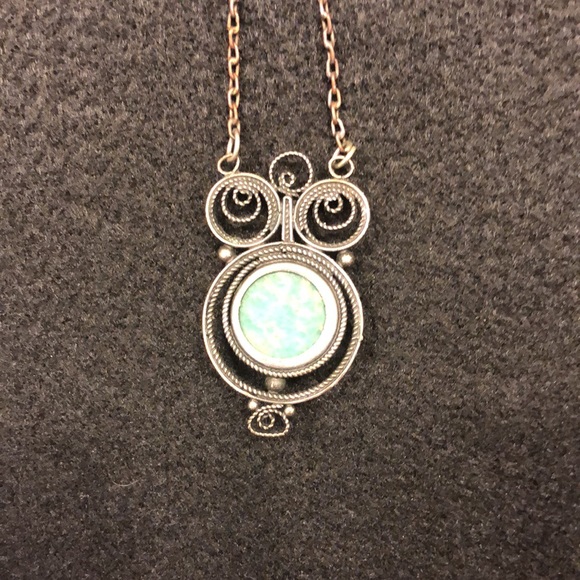 Owl with jade stone necklace - Picture 2 of 2